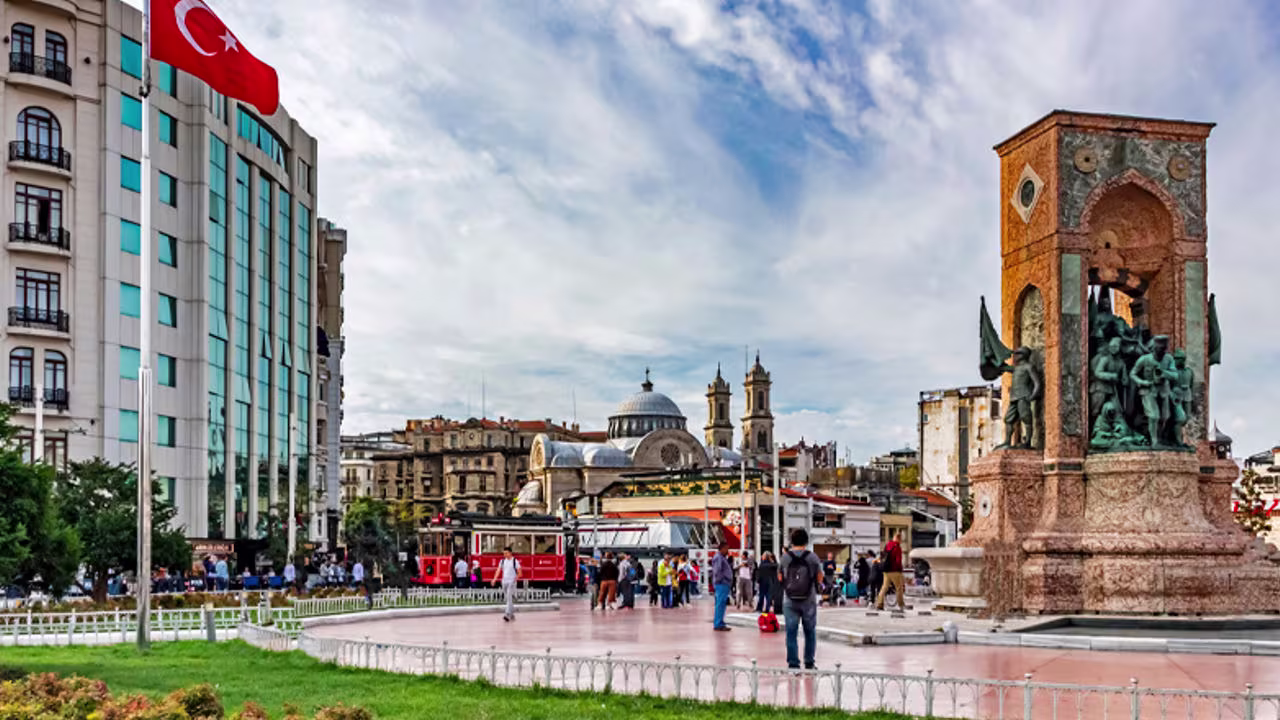 تکسیم استانبول سفرو ایرانیان (2)