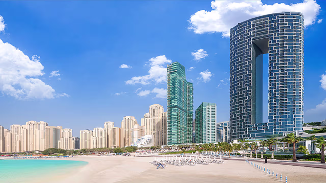 ساحل دبی مارینا کنار