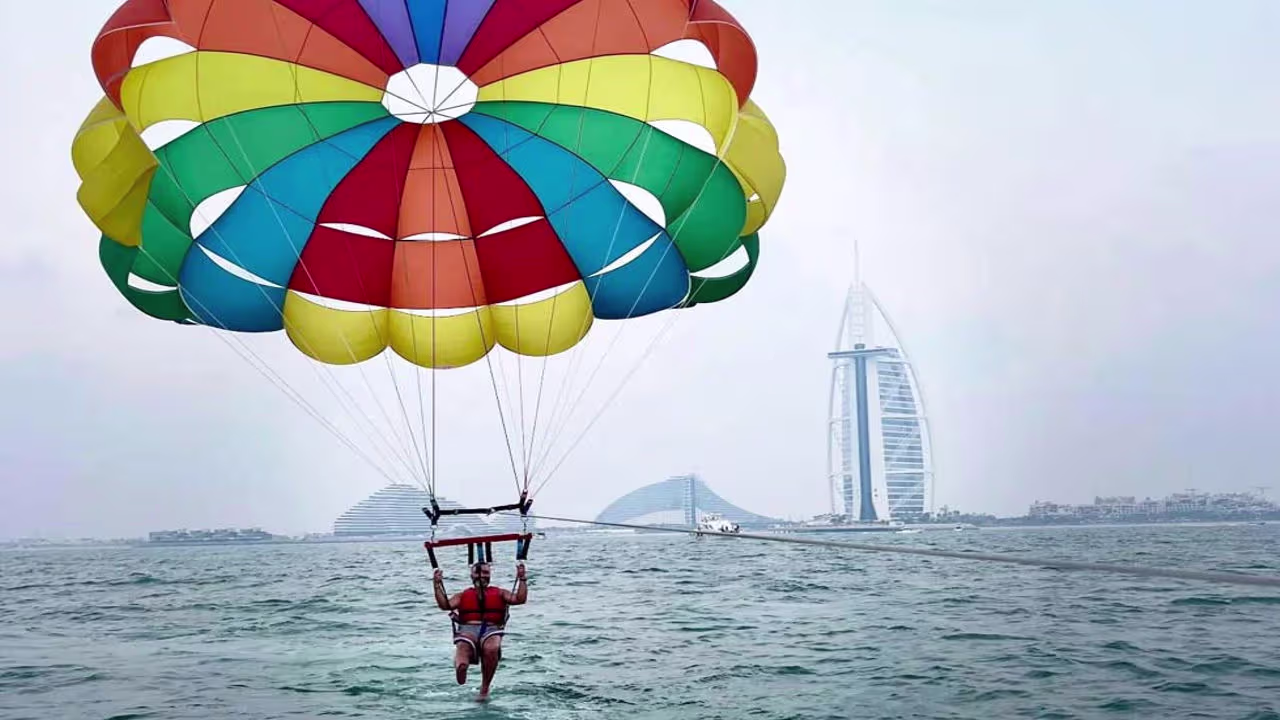 پاراسیلینگ در سواحل