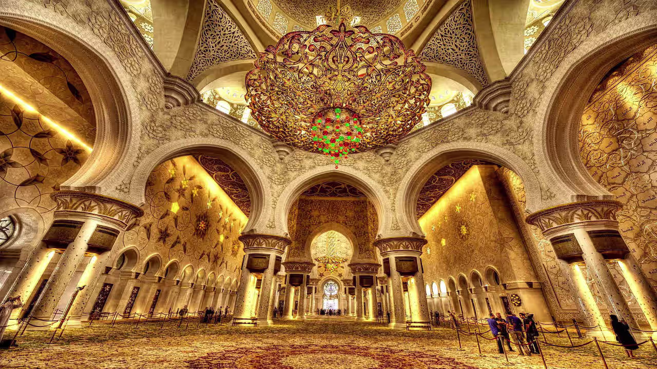 تصویر مرتبط با راهنمای جامع بازدید از مسجد شیخ زاید - شاهکاری از هنر معماری اسلامی در قلب ابوظبی