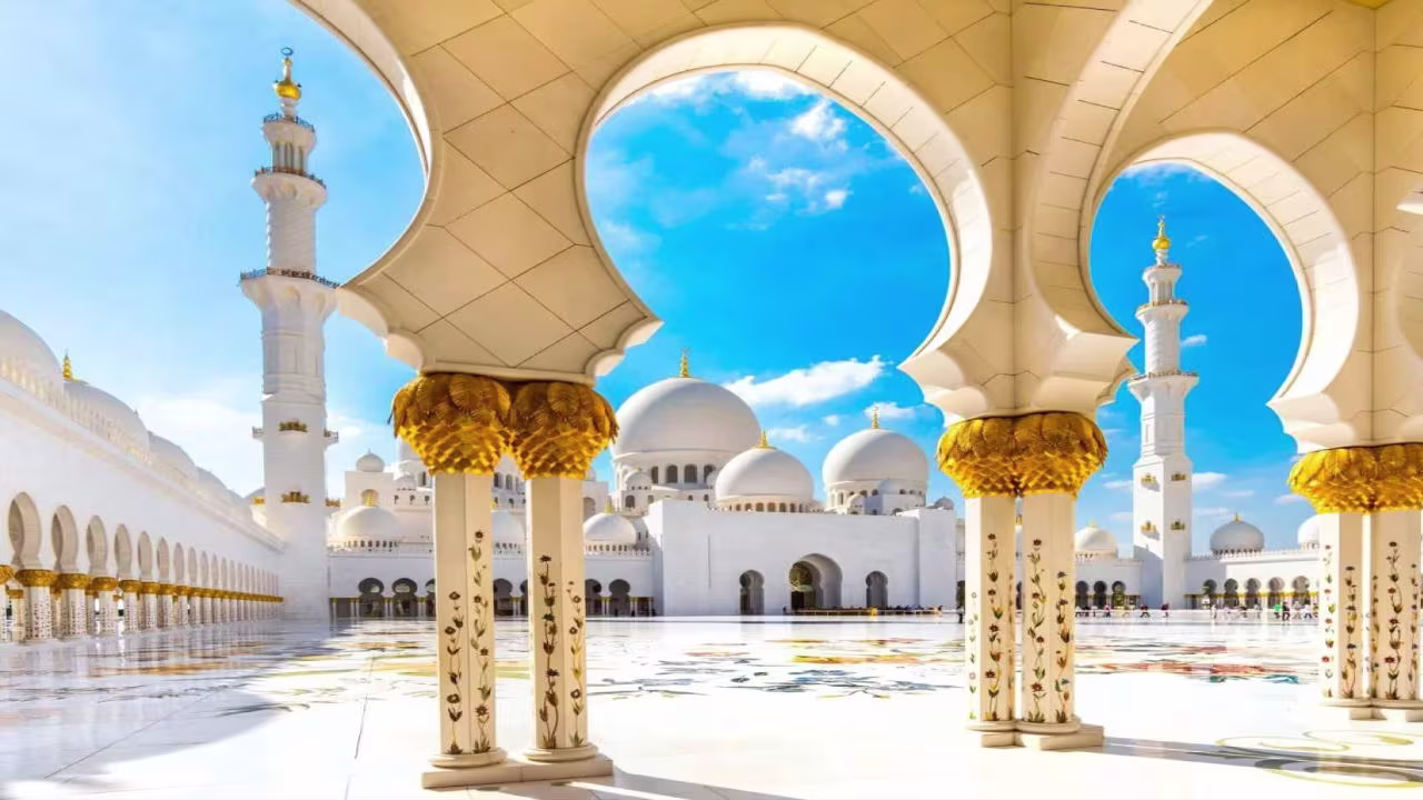 تصویر مرتبط با راهنمای جامع بازدید از مسجد شیخ زاید - شاهکاری از هنر معماری اسلامی در قلب ابوظبی