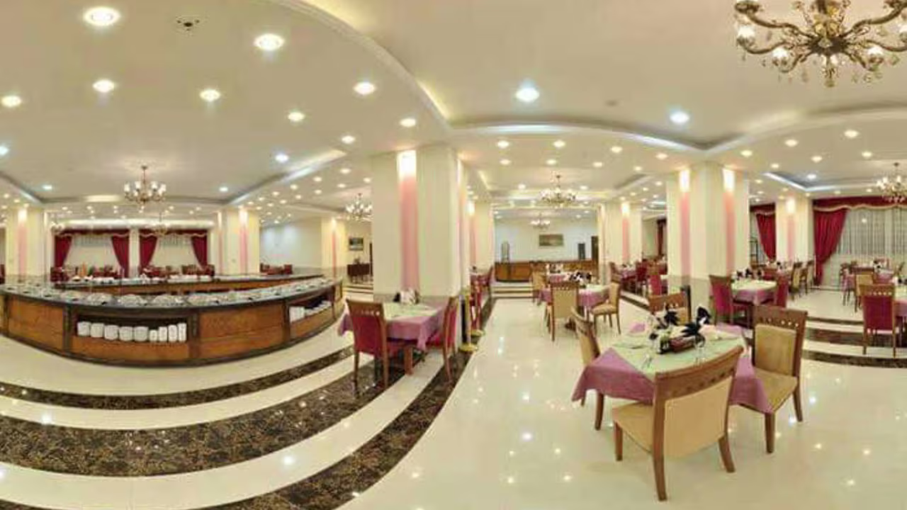 رستوران در هتل ایران