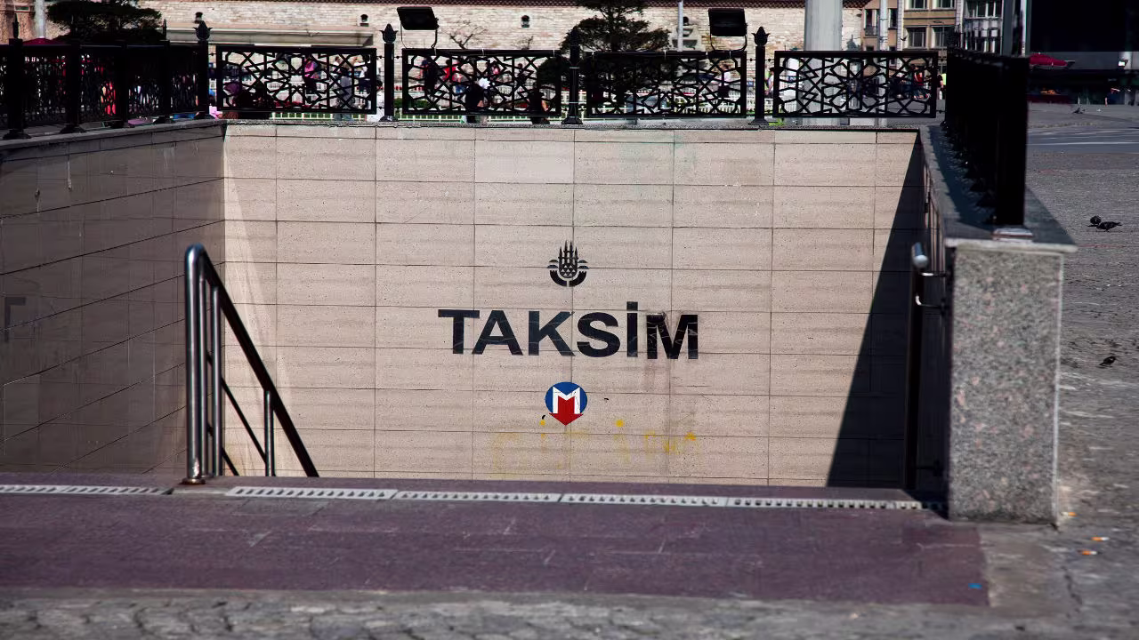 مترو تکسیم