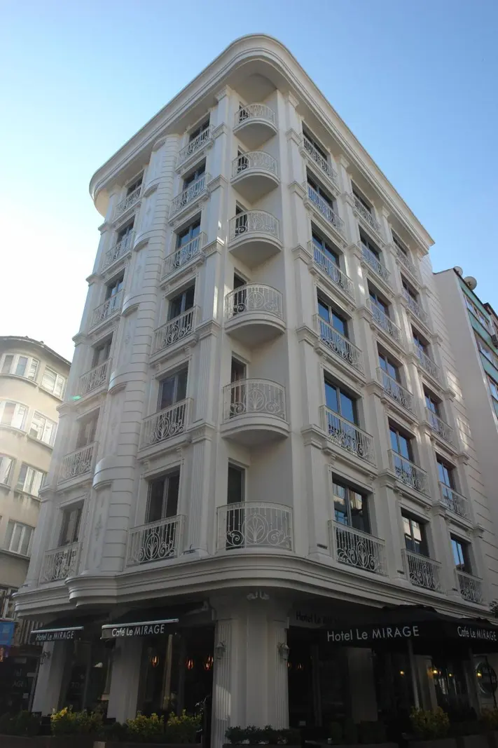 LE MIRAGE