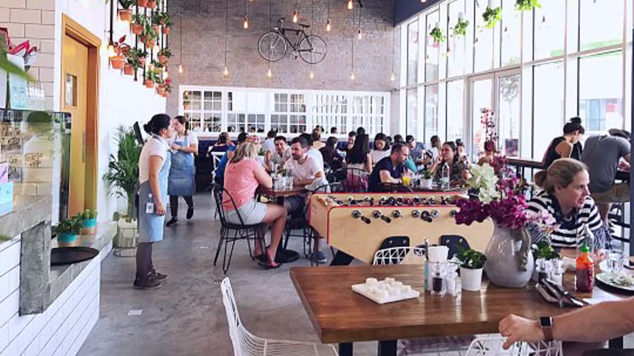 رستوران فرندز اونیو دبی سفرو ایرانیان (2) (2) (2)#9553