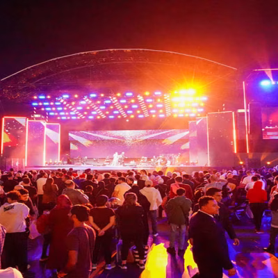 جمعیت گردشگران در شب‌های فستیوال خرید دبی با فضای پرجنب‌وجوش شهری#7140